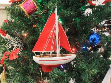 Wooden Sailboat Model Christmas Tree Ornament (style: Red/Red Sails)