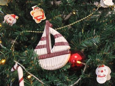 Wooden Rustic Decorative Sailboat Christmas Tree Ornament (Color: Red)