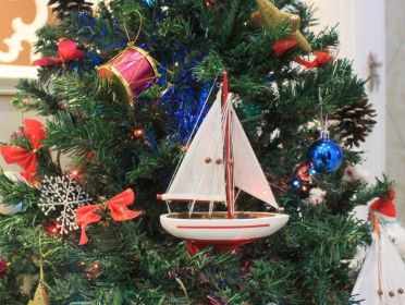 Wooden Sailboat Model Christmas Tree Ornament (style: Red)