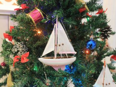 Wooden Sailboat Model Christmas Tree Ornament (style: Pink)