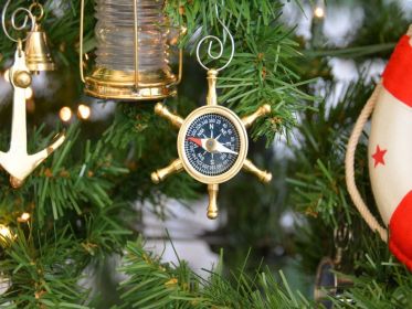 Ship's Wheel Compass Christmas Ornament (Finish: 4" Brass)